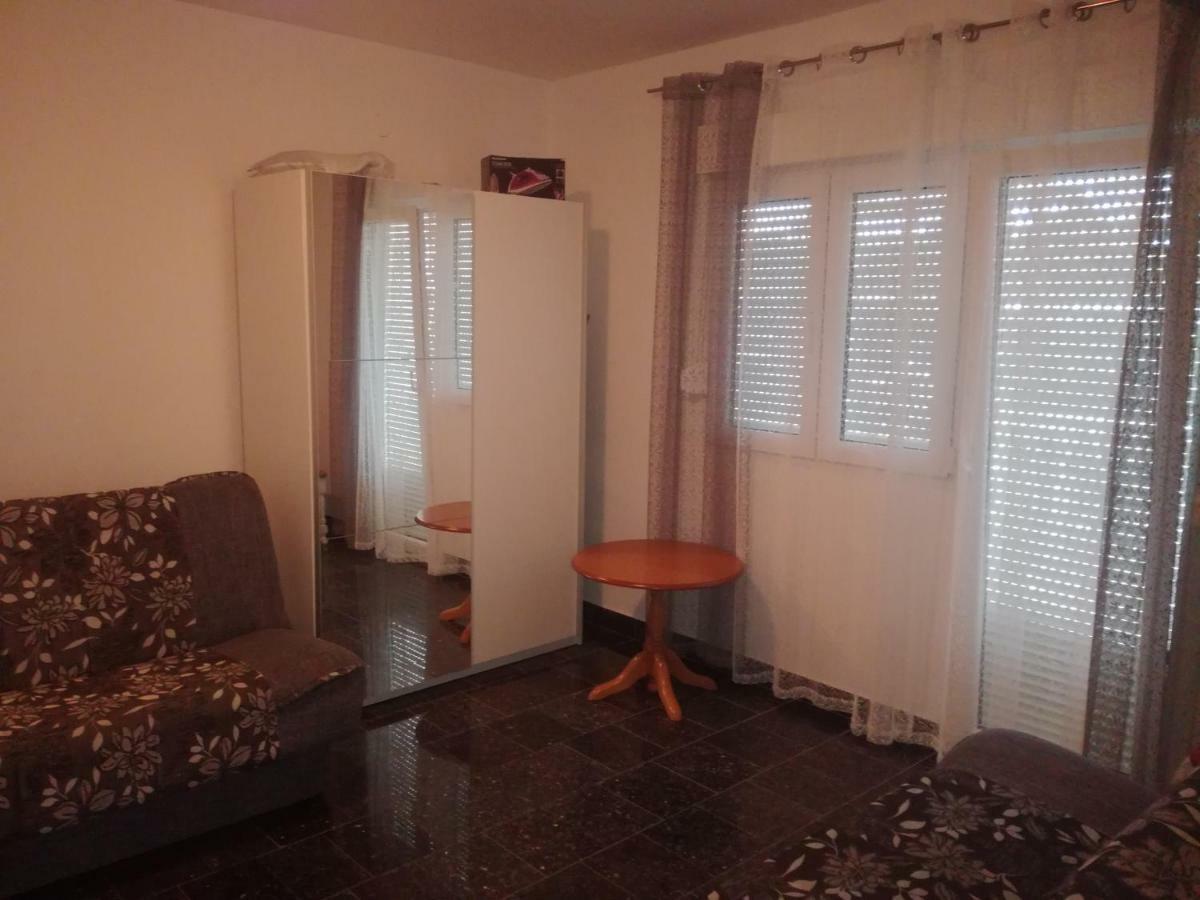 Apartment Mali Mate Tribunj (Sibenik-Knin)
