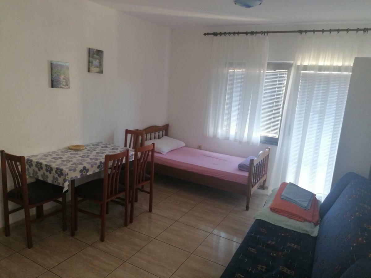 Apartment Mali Mate